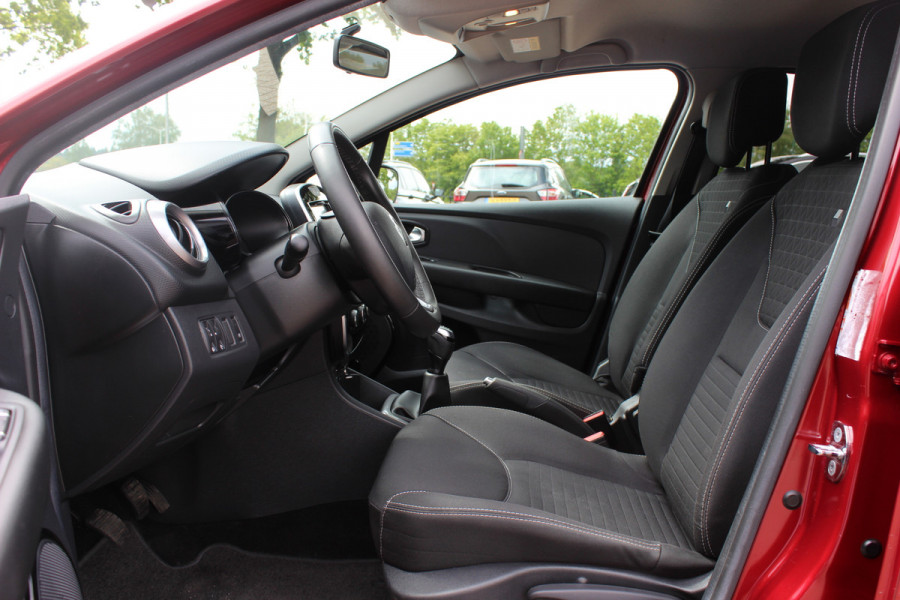 Renault Clio Estate 0.9 TCe Limited / Trekhaak / Navigatie / Parkeerhulp achter / 16'' / DAB / Cruise Control