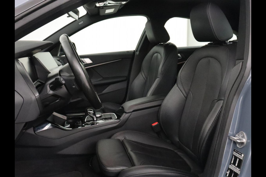 BMW 2 Serie Gran Coupé 218i M Sport | Stoelverwarming | Camera | Carplay | Sportstoelen | Leder | Live Cockpit | Climate control | Navigatie | Cruise control | Parkeer hulp
