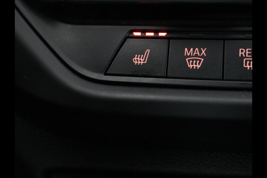 BMW 2 Serie Gran Coupé 218i M Sport | Stoelverwarming | Camera | Carplay | Sportstoelen | Leder | Live Cockpit | Climate control | Navigatie | Cruise control | Parkeer hulp