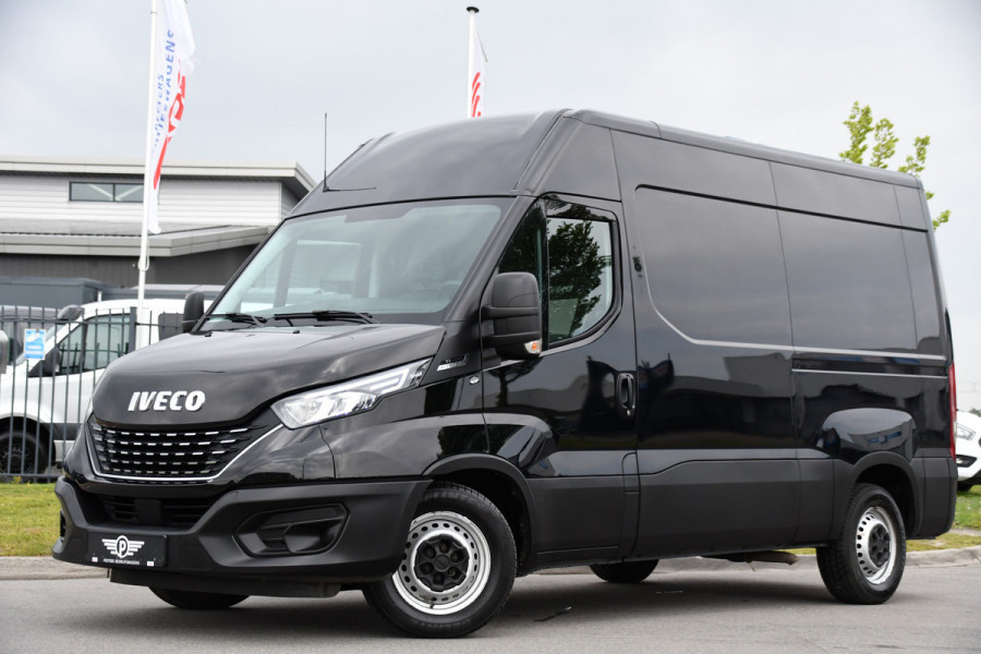 Iveco Daily 35S14V 2.3 L2H2 Cruise, LED, 3500kg Trekhaak, Automaat, Bluetooth, Geveerde stoel, Sensoren, Uniek!