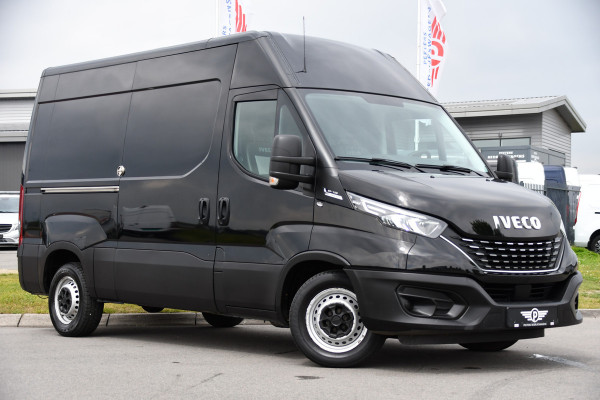 Iveco Daily 35S14V 2.3 L2H2 Cruise, LED, 3500kg Trekhaak, Automaat, Bluetooth, Geveerde stoel, Sensoren, Uniek!