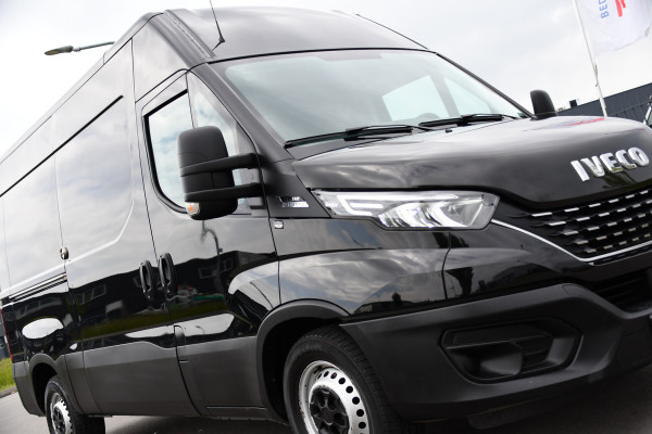 Iveco Daily 35S14V 2.3 L2H2 Cruise, LED, 3500kg Trekhaak, Automaat, Bluetooth, Geveerde stoel, Sensoren, Uniek!