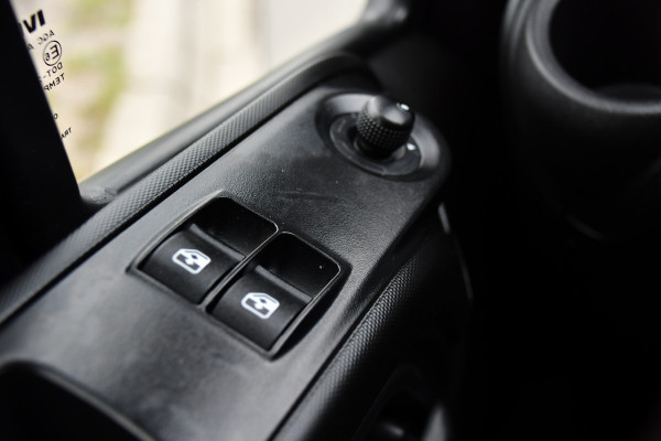 Iveco Daily 35S14V 2.3 L2H2 Cruise, LED, 3500kg Trekhaak, Automaat, Bluetooth, Geveerde stoel, Sensoren, Uniek!