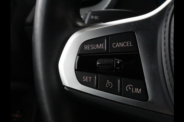 BMW 1-serie 118i M Sport | Carplay | Sportstoelen | Camera | Half leder | Navigatie | Live Cockpit | Park Assist | Full LED | Climate control | Sfeerverlichting | Cruise control | Bluetooth