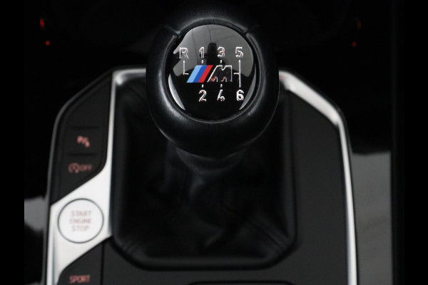 BMW 1-serie 118i M Sport | Carplay | Sportstoelen | Camera | Half leder | Navigatie | Live Cockpit | Park Assist | Full LED | Climate control | Sfeerverlichting | Cruise control | Bluetooth