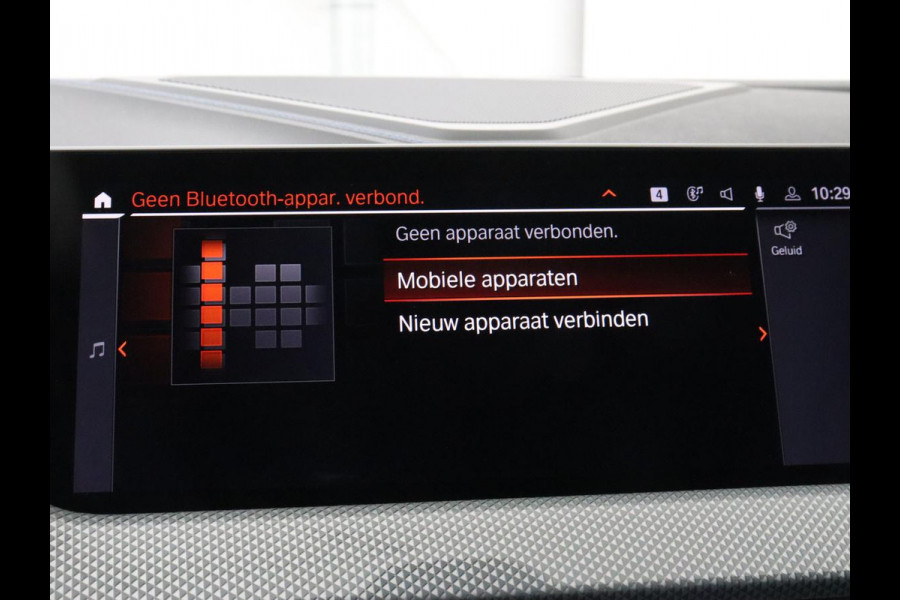 BMW 1-serie 118i M Sport | Carplay | Sportstoelen | Camera | Half leder | Navigatie | Live Cockpit | Park Assist | Full LED | Climate control | Sfeerverlichting | Cruise control | Bluetooth