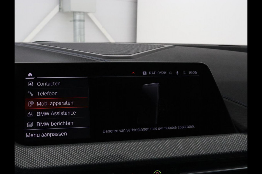 BMW 1-serie 118i M Sport | Carplay | Sportstoelen | Camera | Half leder | Navigatie | Live Cockpit | Park Assist | Full LED | Climate control | Sfeerverlichting | Cruise control | Bluetooth