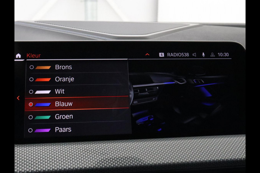 BMW 1-serie 118i M Sport | Carplay | Sportstoelen | Camera | Half leder | Navigatie | Live Cockpit | Park Assist | Full LED | Climate control | Sfeerverlichting | Cruise control | Bluetooth