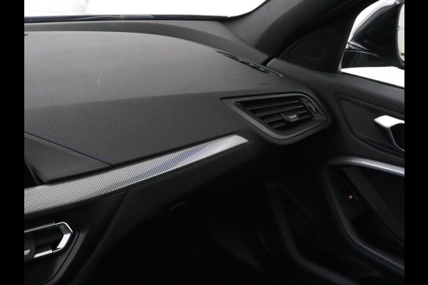 BMW 1-serie 118i M Sport | Carplay | Sportstoelen | Camera | Half leder | Navigatie | Live Cockpit | Park Assist | Full LED | Climate control | Sfeerverlichting | Cruise control | Bluetooth