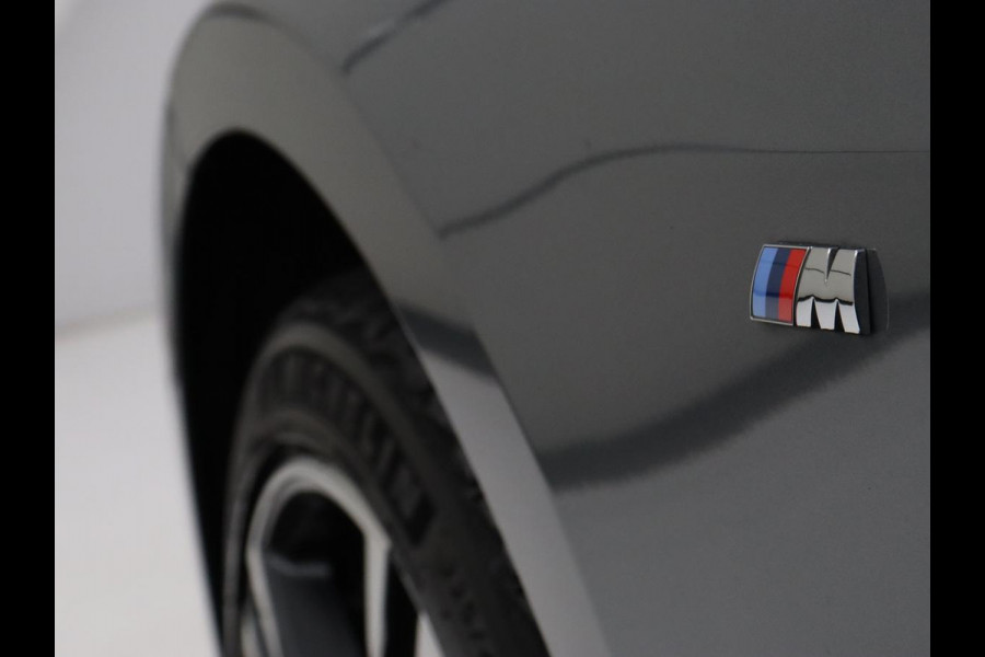 BMW 1-serie 118i M Sport | Carplay | Sportstoelen | Camera | Half leder | Navigatie | Live Cockpit | Park Assist | Full LED | Climate control | Sfeerverlichting | Cruise control | Bluetooth