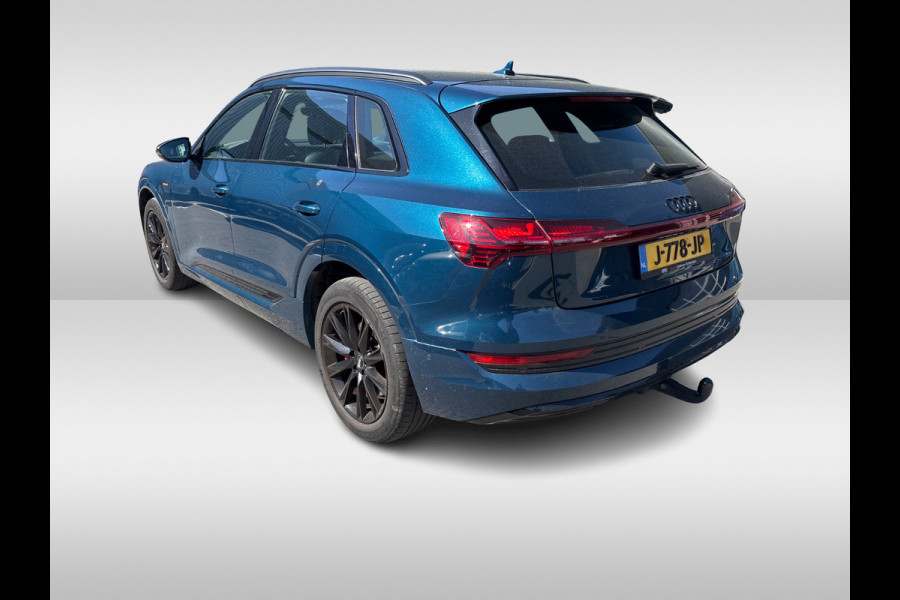 Audi e-tron e-tron 55 quattro advanced 95 kWh / Trekhaak / Panoramadak / Camera / Matrix LED / Keyless / B&O / 20'' / Nachtzicht / Leder / CarPlay / Stoelverwarming / DAB / ACC