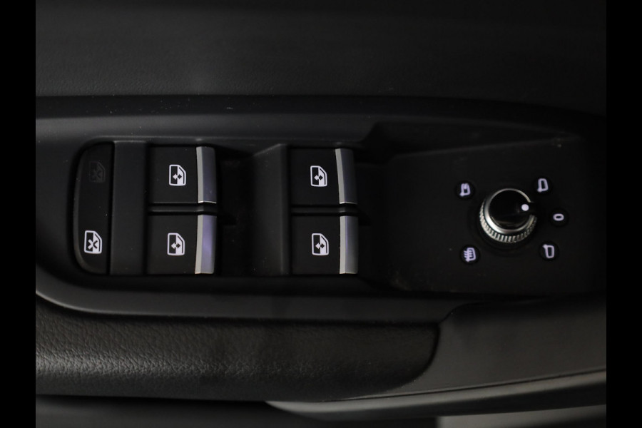 Audi Q5 Sportback 50 TFSI e S edition 299 pk S-tronic | Navigatie | Panoramadak | Parkeersensoren (Park assist) | Rondomzicht camera | Adaptieve cruise control | S-Line |