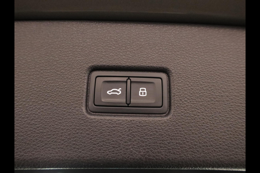Audi Q5 Sportback 50 TFSI e S edition 299 pk S-tronic | Navigatie | Panoramadak | Parkeersensoren (Park assist) | Rondomzicht camera | Adaptieve cruise control | S-Line |