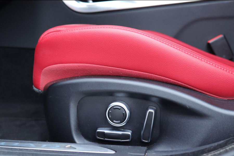 Jaguar XE 2.0 P250 HSE / Digitaal display / Carplay / Camera