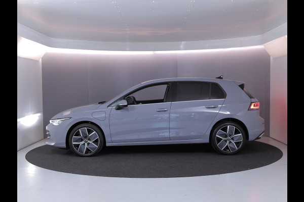 Volkswagen Golf 1.5 eHybrid Style Edition 204 pk Automaat (DSG) | Verlengde garantie | Navigatie | Parkeersensoren (Park assist) | Rondomzicht camera | Matrix LED koplampen |