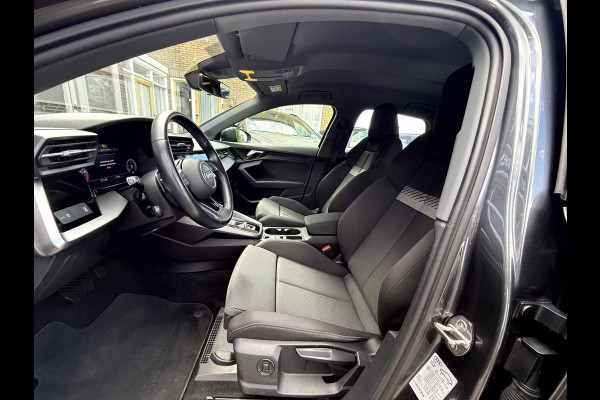 Audi A3 Sportback 30 TFSI S edition Camera, Stoelverwarming, Matrix Led