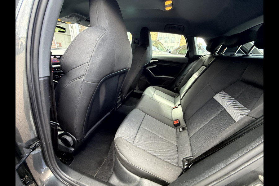 Audi A3 Sportback 30 TFSI S edition Camera, Stoelverwarming, Matrix Led