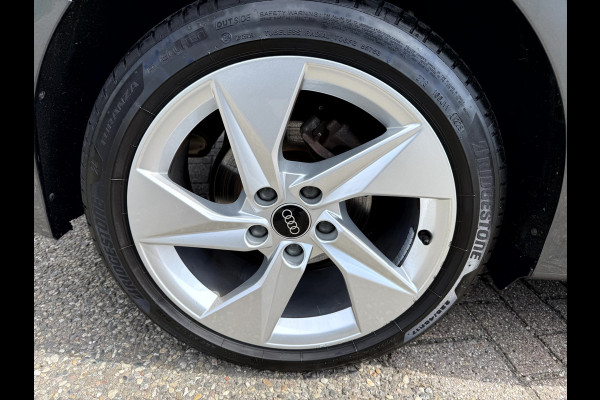 Audi A3 Sportback 30 TFSI S edition Camera, Stoelverwarming, Matrix Led