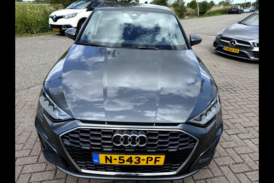 Audi A3 Sportback 30 TFSI S edition Camera, Stoelverwarming, Matrix Led