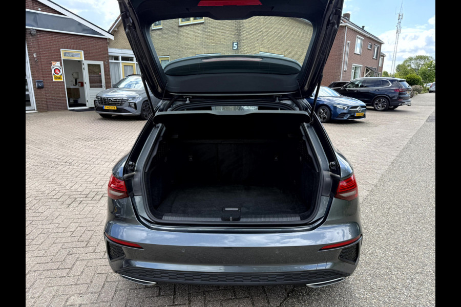 Audi A3 Sportback 30 TFSI S edition Camera, Stoelverwarming, Matrix Led