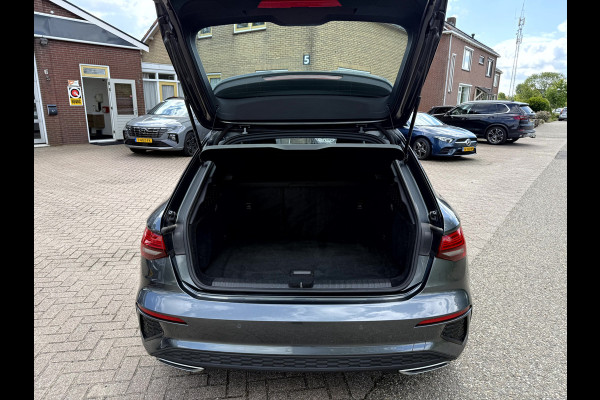Audi A3 Sportback 30 TFSI S edition Camera, Stoelverwarming, Matrix Led