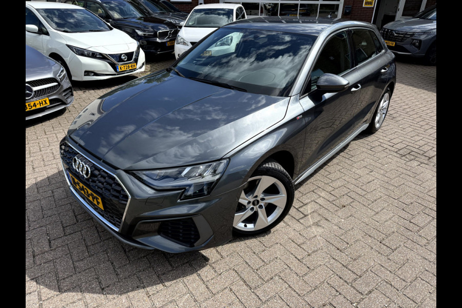 Audi A3 Sportback 30 TFSI S edition Camera, Stoelverwarming, Matrix Led