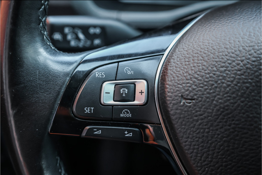 Volkswagen Caddy 2.0 TDI 185 PK DSG R-Line | Camera | CarPlay | Alarm | ACC | Lane Assist | Trekhaak | Navigatie | PDC | DAB | Nieuwe APK | NAP Logisch