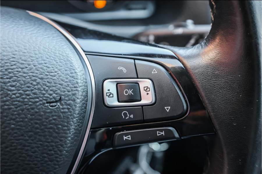 Volkswagen Caddy 2.0 TDI 185 PK DSG R-Line | Camera | CarPlay | Alarm | ACC | Lane Assist | Trekhaak | Navigatie | PDC | DAB | Nieuwe APK | NAP Logisch