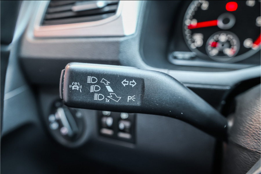 Volkswagen Caddy 2.0 TDI 185 PK DSG R-Line | Camera | CarPlay | Alarm | ACC | Lane Assist | Trekhaak | Navigatie | PDC | DAB | Nieuwe APK | NAP Logisch