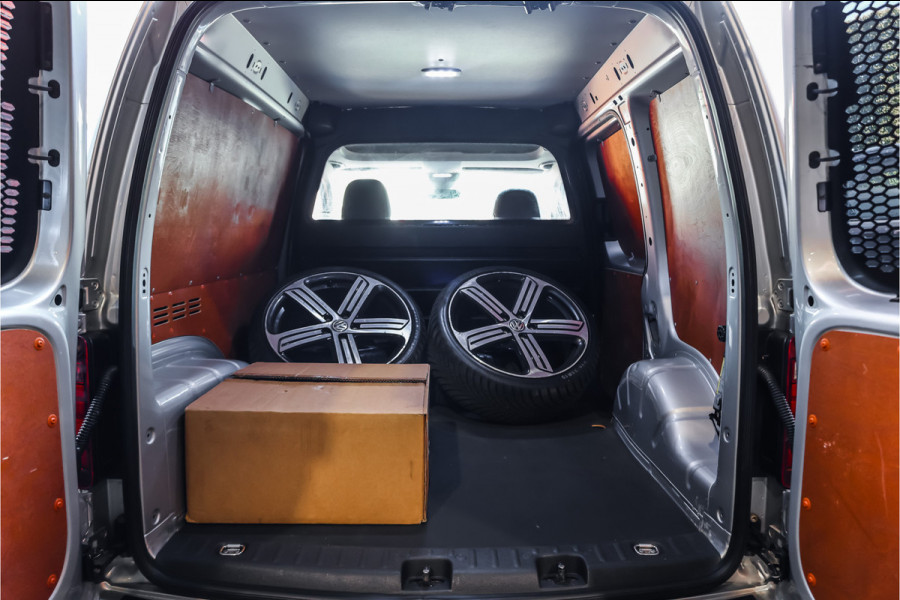 Volkswagen Caddy 2.0 TDI 185 PK DSG R-Line | Camera | CarPlay | Alarm | ACC | Lane Assist | Trekhaak | Navigatie | PDC | DAB | Nieuwe APK | NAP Logisch