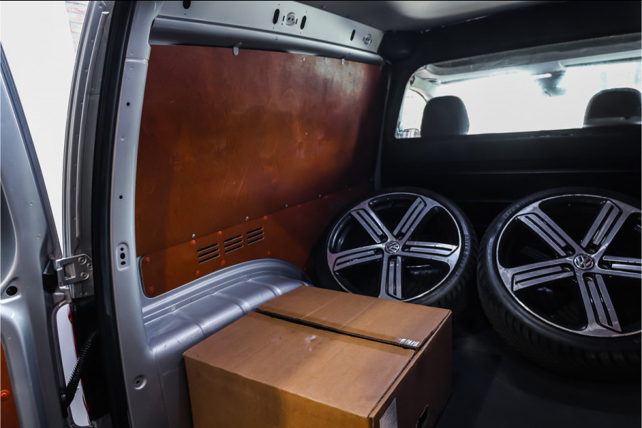 Volkswagen Caddy 2.0 TDI 185 PK DSG R-Line | Camera | CarPlay | Alarm | ACC | Lane Assist | Trekhaak | Navigatie | PDC | DAB | Nieuwe APK | NAP Logisch