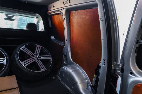 Volkswagen Caddy 2.0 TDI 185 PK DSG R-Line | Camera | CarPlay | Alarm | ACC | Lane Assist | Trekhaak | Navigatie | PDC | DAB | Nieuwe APK | NAP Logisch