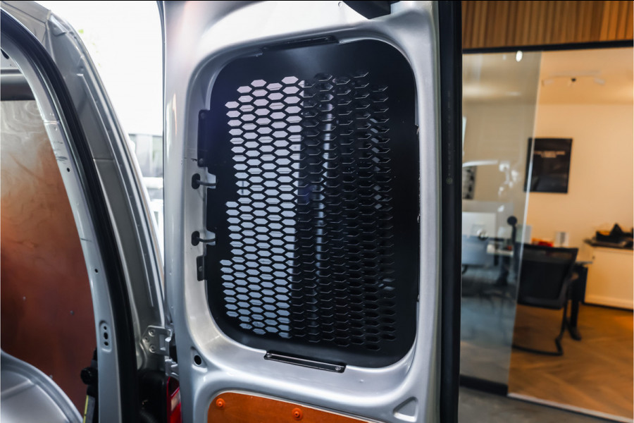 Volkswagen Caddy 2.0 TDI 185 PK DSG R-Line | Camera | CarPlay | Alarm | ACC | Lane Assist | Trekhaak | Navigatie | PDC | DAB | Nieuwe APK | NAP Logisch