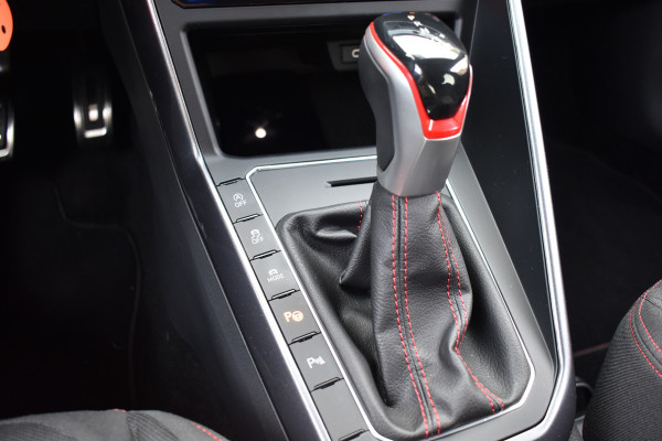Volkswagen Polo GTI 2.0 TSI 210PK DSG GTI-SPORT IQ-LIGHT/PDC/CARPLAY