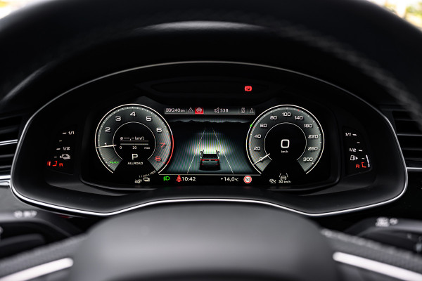 Audi Q8 55 TFSI e quattro Pro Line S /Pano/360/HUD/ACC