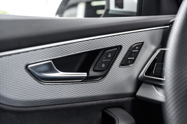Audi Q8 55 TFSI e quattro Pro Line S /Pano/360/HUD/ACC