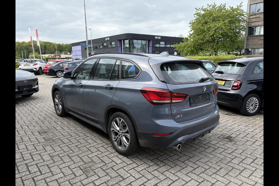 BMW X1 xDrive25e Sport Line | PHEV | Trekhaak | Head-Up | Elek. achterklep | Camera | Winterset |