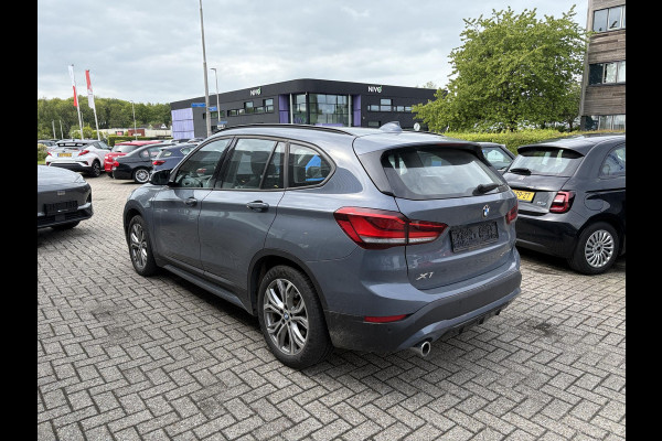 BMW X1 xDrive25e Sport Line | PHEV | Trekhaak | Head-Up | Elek. achterklep | Camera | Winterset |