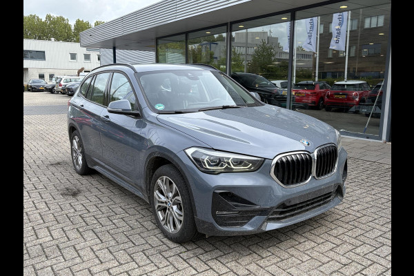 BMW X1 xDrive25e Sport Line | PHEV | Trekhaak | Head-Up | Elek. achterklep | Camera | Winterset |
