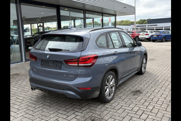 BMW X1 xDrive25e Sport Line | PHEV | Trekhaak | Head-Up | Elek. achterklep | Camera | Winterset |