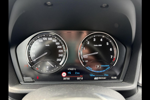 BMW X1 xDrive25e Sport Line | PHEV | Trekhaak | Head-Up | Elek. achterklep | Camera | Winterset |