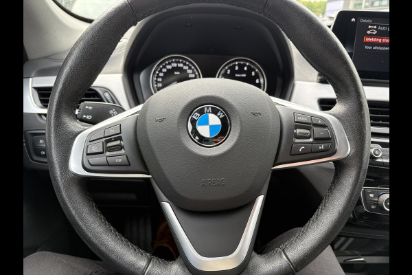 BMW X1 xDrive25e Sport Line | PHEV | Trekhaak | Head-Up | Elek. achterklep | Camera | Winterset |