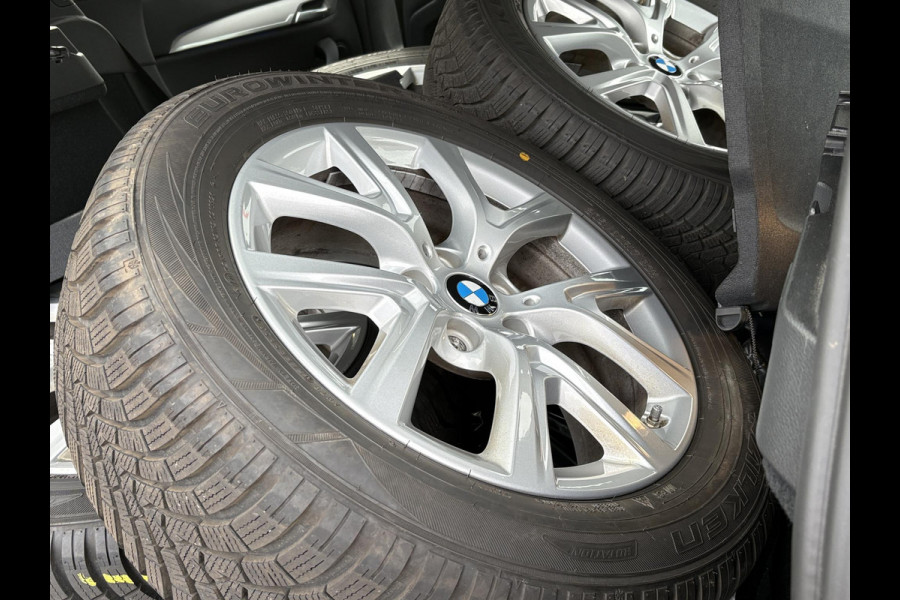 BMW X1 xDrive25e Sport Line | PHEV | Trekhaak | Head-Up | Elek. achterklep | Camera | Winterset |