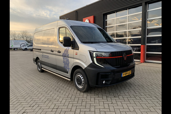 Renault Master E-Tech 87 kWh, 130 kW snelladen, L2H2 Demonstratieauto, Laadruimte betimmering, Side-bars, Camera, Trekhaak, Apple carplay