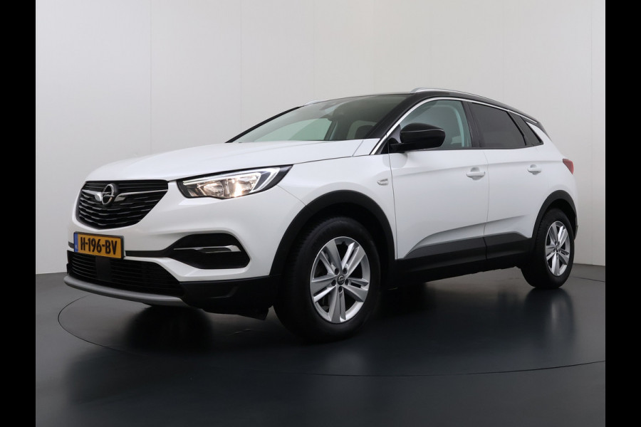 Opel Grandland X T 131PK Automaat Trekhaak Navi Camera Ecc Apple Carplay Android Auto Pdc Business Executive Elek.Achterklep Bi-Coulour AGR-Comfort Stoel Lane Assist Isofix Lmv Zwart Dak Keyless Origineel Nederlandse Auto