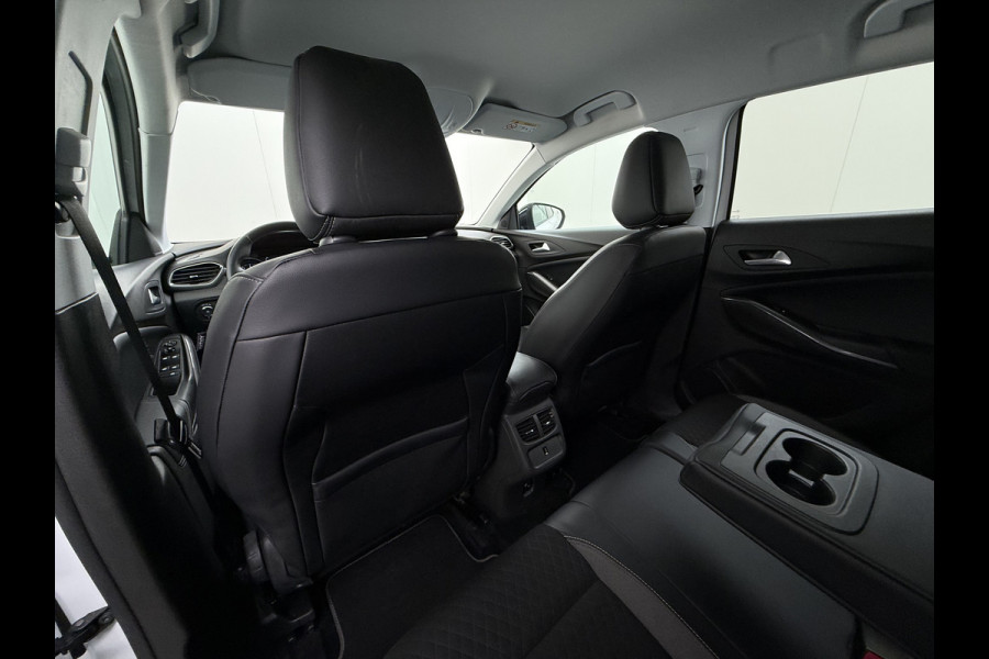 Opel Grandland X T 131PK Automaat Trekhaak Navi Camera Ecc Apple Carplay Android Auto Pdc Business Executive Elek.Achterklep Bi-Coulour AGR-Comfort Stoel Lane Assist Isofix Lmv Zwart Dak Keyless Origineel Nederlandse Auto