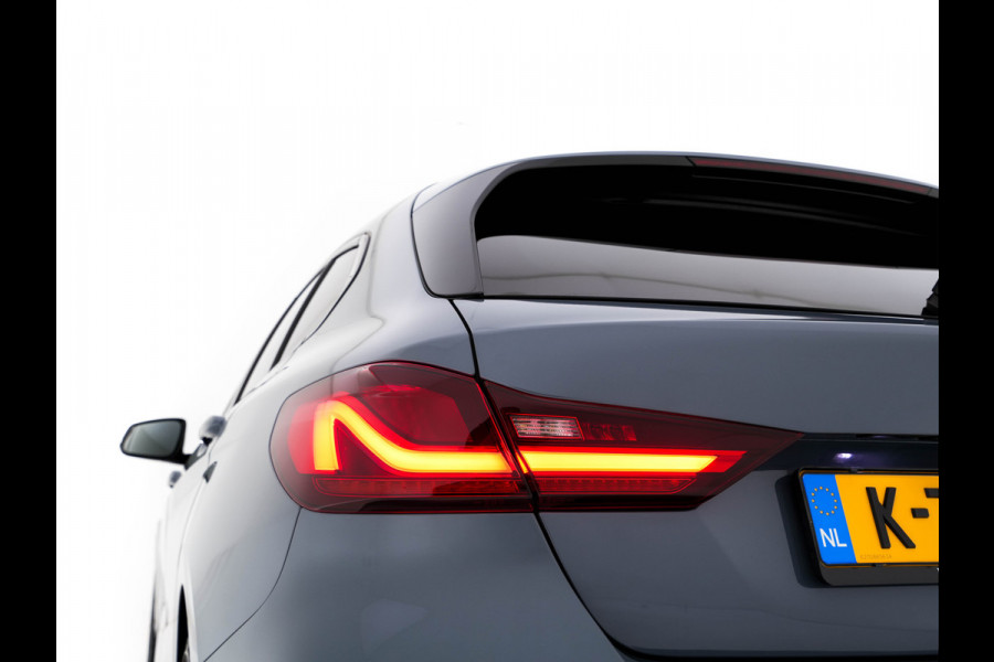BMW 1-serie 118i M-Sportpack Executive Edition (INCL-BTW) *M-SPORT-CUPSEATS | FULL-LED | DIGI-COCKPIT | HIFI-SOUND | CAMERA | NAVI-FULLMAP | AMBIENTLIGHT | PRIVACY-GLASS | ECC | CARBON-INLAY | PDC | CRUISE | 18''ALU*