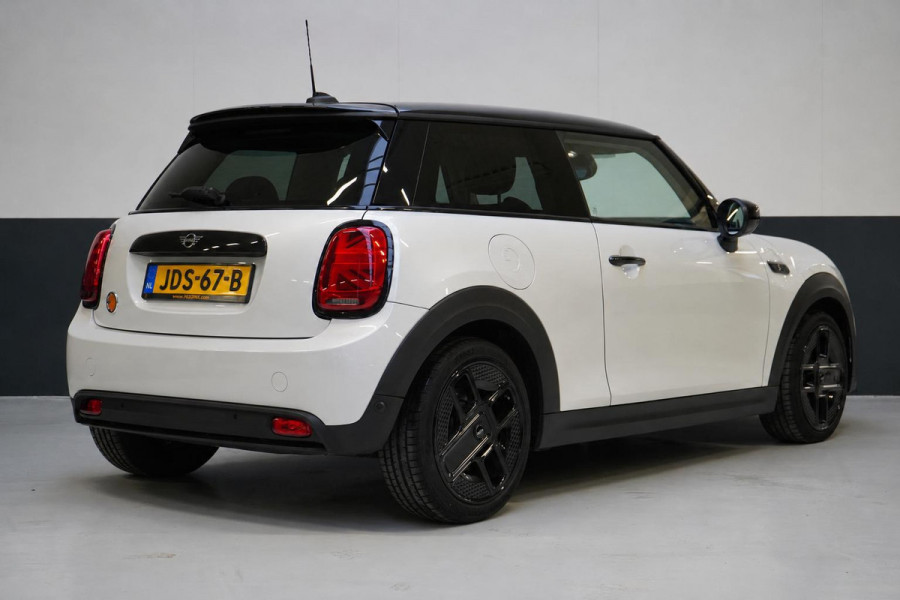 MINI Electric Classic 33 kWh | Zwart optiek | Navigatie | Stoelverwarming | Privacy Glass