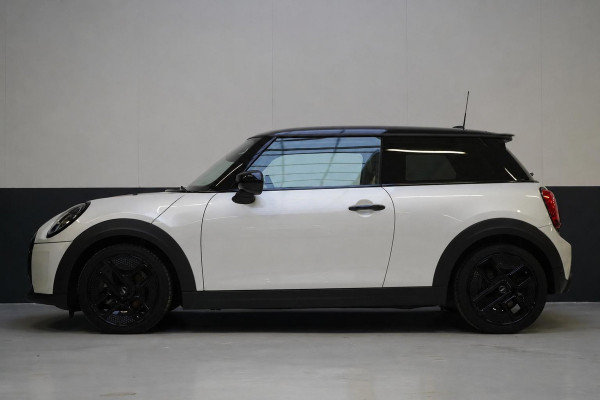 MINI Electric Classic 33 kWh | Zwart optiek | Navigatie | Stoelverwarming | Privacy Glass
