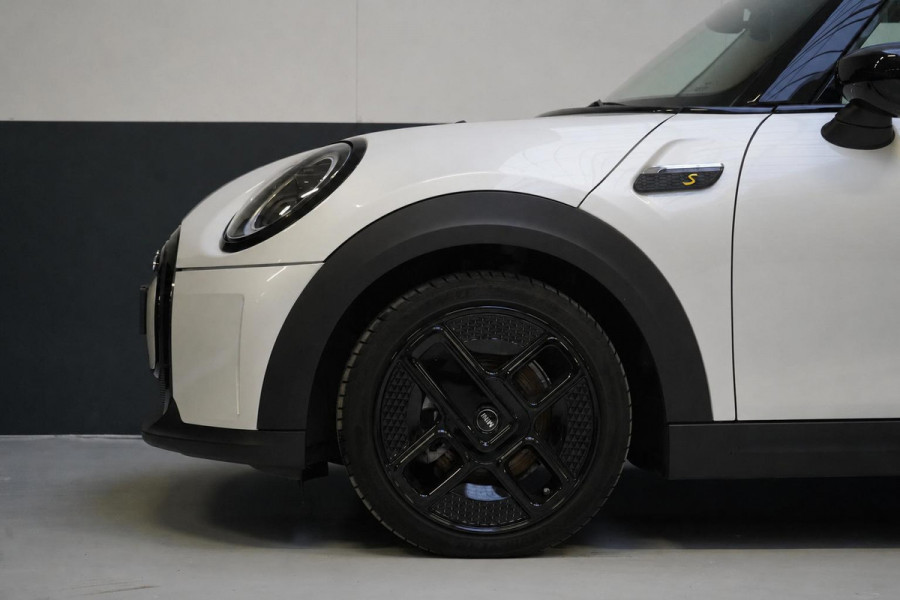 MINI Electric Classic 33 kWh | Zwart optiek | Navigatie | Stoelverwarming | Privacy Glass